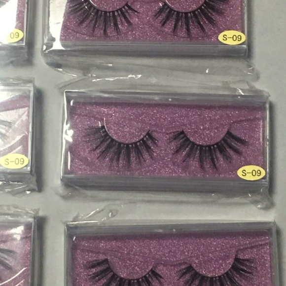 Lashes - Picture 2 of 3